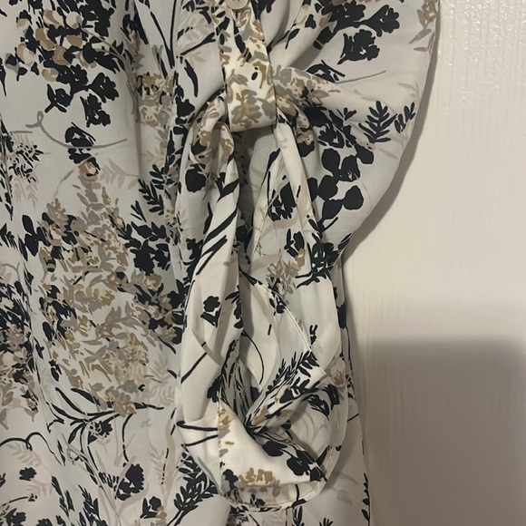 Blouse with flowers long sleeve with button up on sleeve - Picture 2 of 3